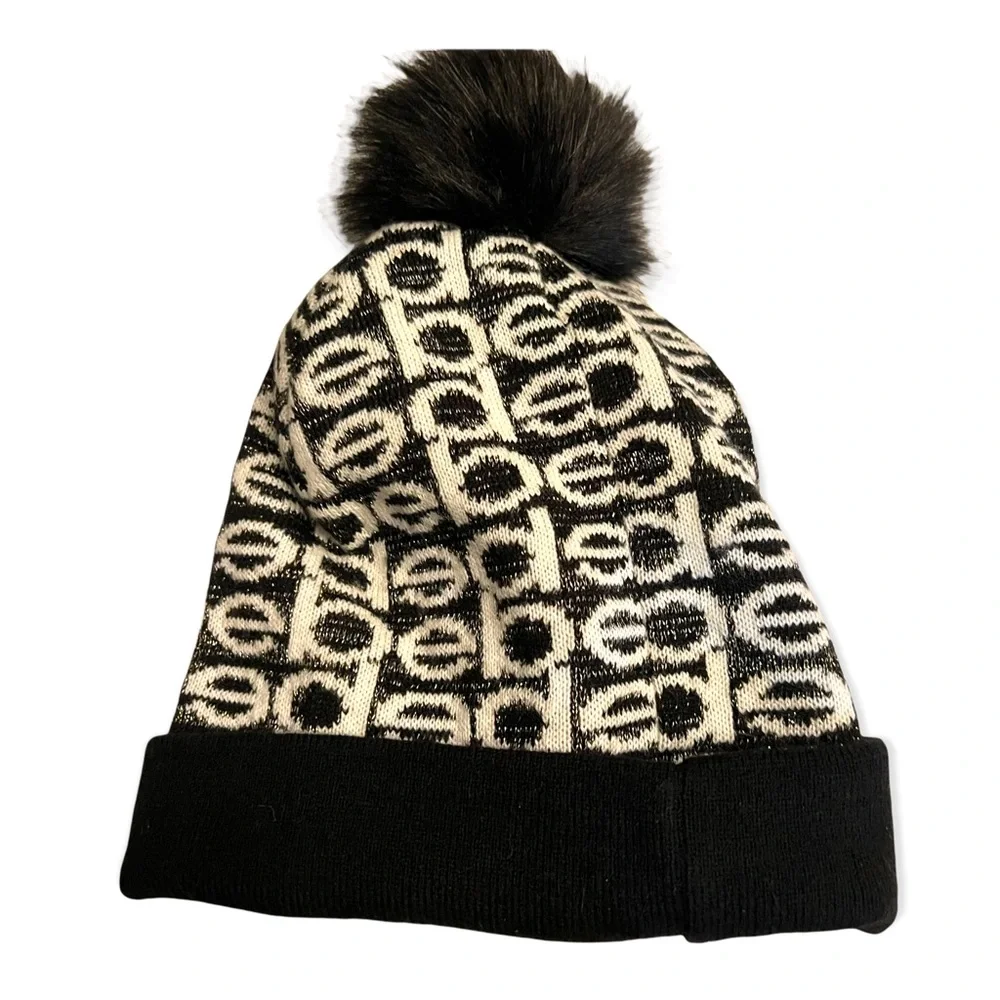 New BEBE WOMEN'S Black White KNIT POM POM BEANIE HAT